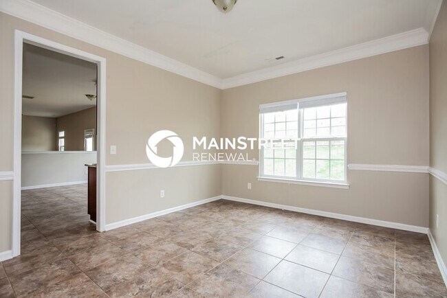 Building Photo - 4 Bedroom Pet-Friendly Home in Charlotte, NC with Main Street Renewal