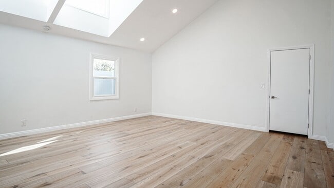 Building Photo - 5 bedroom, 5.5 bath, 4800 sq ft Prime Studio City Home with Pool and Hollywood Hills views