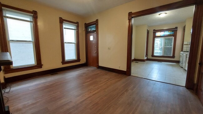 Building Photo - 118 King Ave