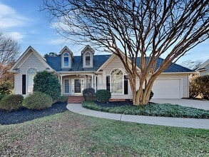 Building Photo - 100 Lake Lennox Dr