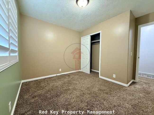 Building Photo - 474 E 1370 N
