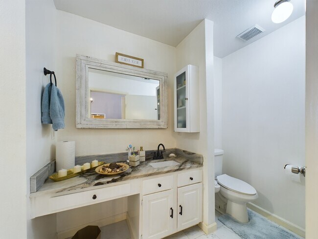 Building Photo - 9400 Doliver Dr