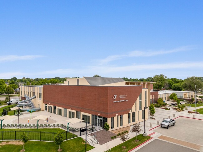 Building Photo - Beautiful 3-Bedroom Townhome with Park Views- Available July 25th!