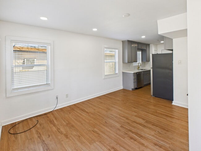 Building Photo - 607 Foch St