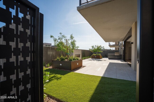 Building Photo - 4849 N Camelback Rdg Dr