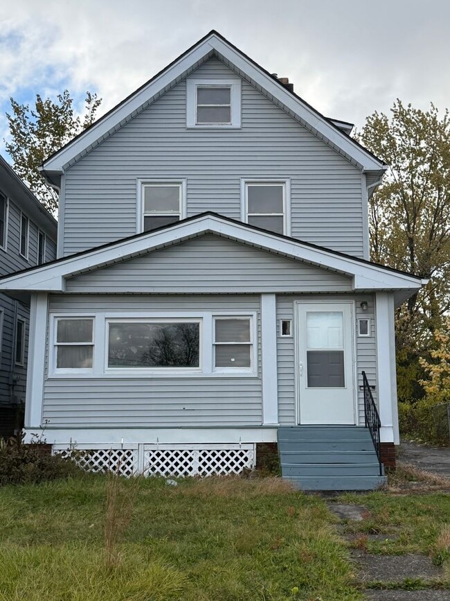 Building Photo - 3bd Single Lee/Harvard Vouchers Only