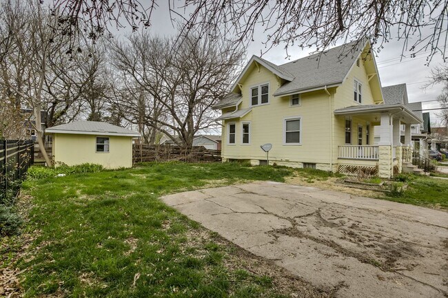 Building Photo - 1327 S 13th St