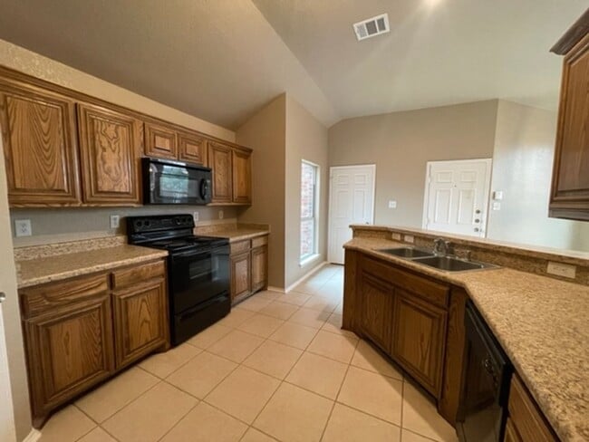 Building Photo - Beautiful One Story Home on a cul-de-sac near Lackland AFB