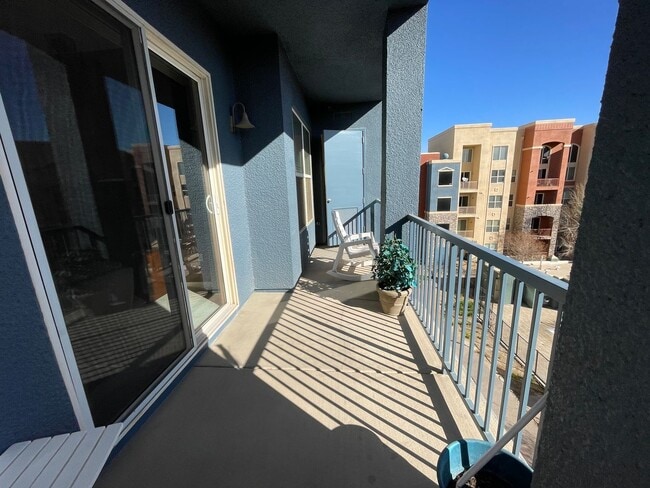 Building Photo - 2 bedroom 2 bath South Las Vegas Blvd Midrise