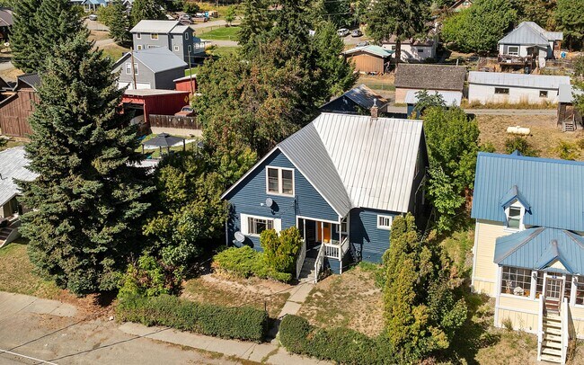 Building Photo - Inviting 3 Bed, 1 Bath Home in Roslyn, Whe...
