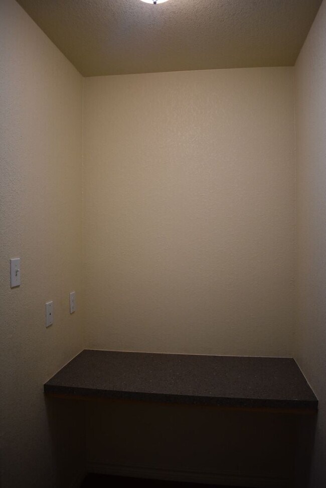 Building Photo - 205 Coby Dr