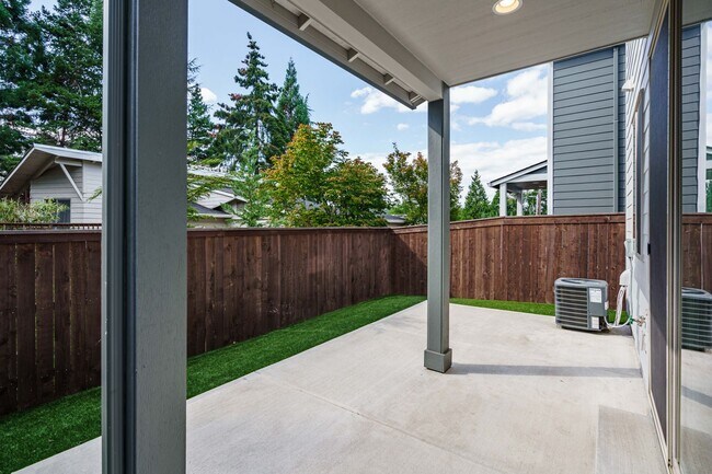 Building Photo - Desirable Salmon Creek Home Located in Lux...