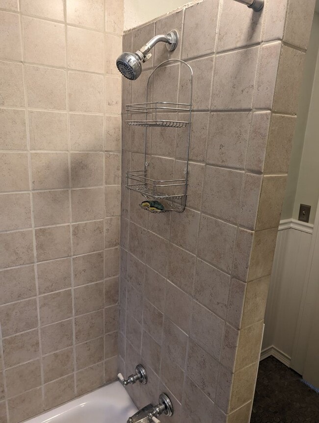 Building Photo - Cozy, Pet Friendly Northside Home