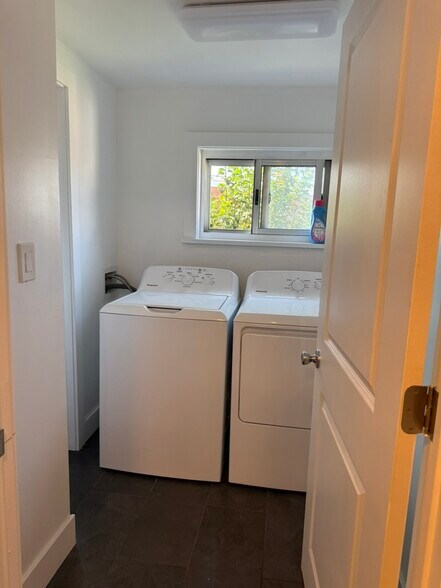 Building Photo - 4928 Sciota St