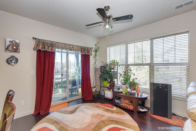 Building Photo - Spectacular 3BD Condo | Near Intel | Walk to MAX Station | Free High-Speed Internet | Water/Sewer...
