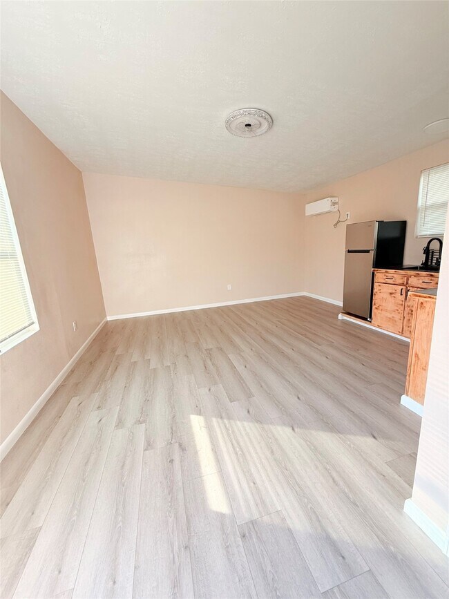 Building Photo - 814 Saddle Rock Dr