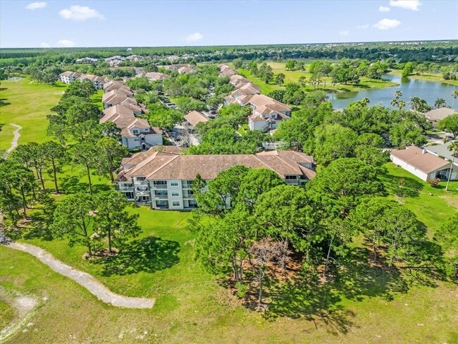 Building Photo - 13953 Fairway Island Dr