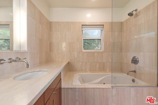Building Photo - 7586 Woodrow Wilson Dr