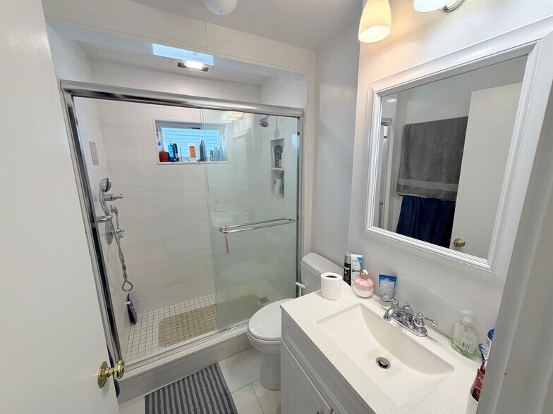 Building Photo - 30 Leonard St