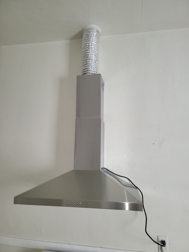 Building Photo - 2BR/1BA House for $1750 Rent and $1750 Deposit. 1st Month free with 1 year lease.