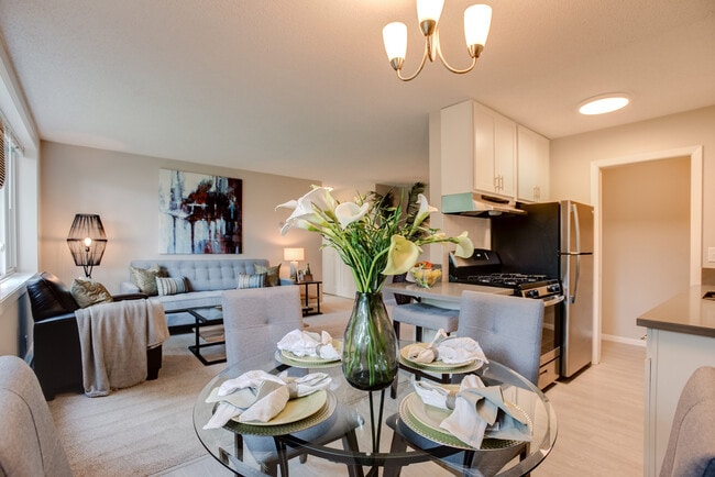 Living Area - 1328 Idaho Ave S