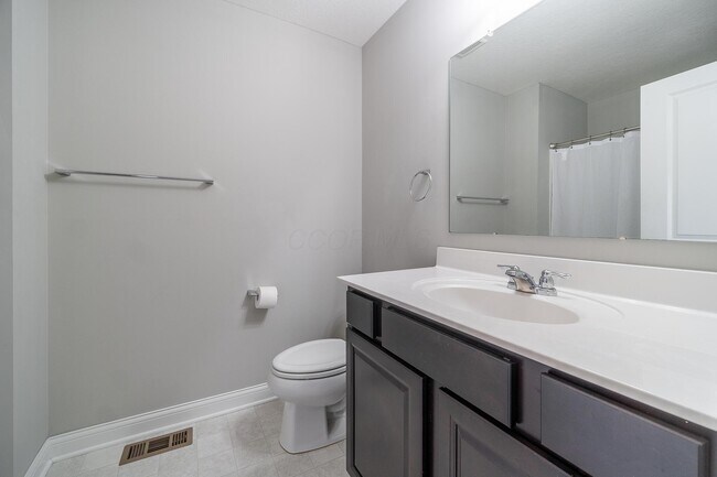 Building Photo - 4032 Stonehill Wy