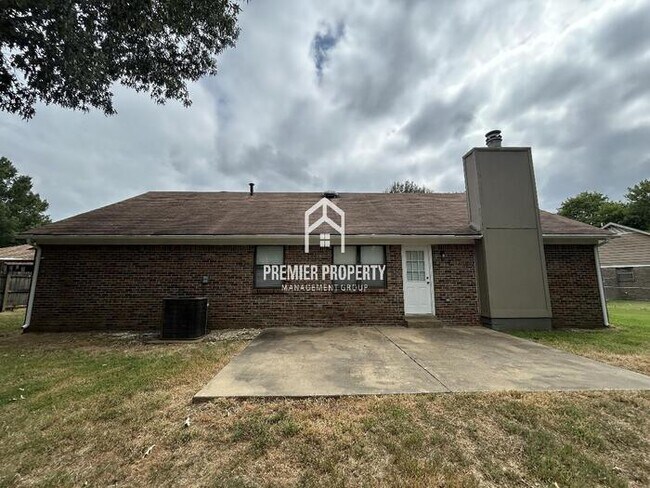 Building Photo - 7376 Hollorn Ln