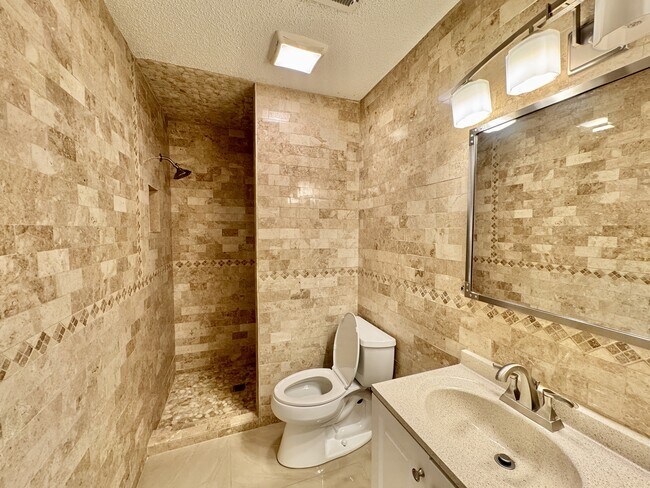 Building Photo - 205 Chota View Cir