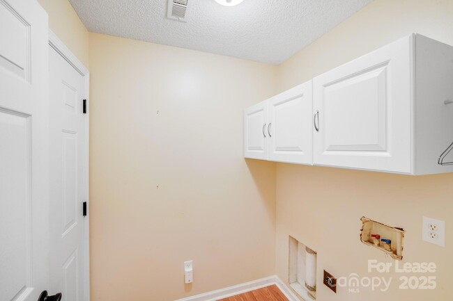 Building Photo - 7213 Preakness Stakes Ln