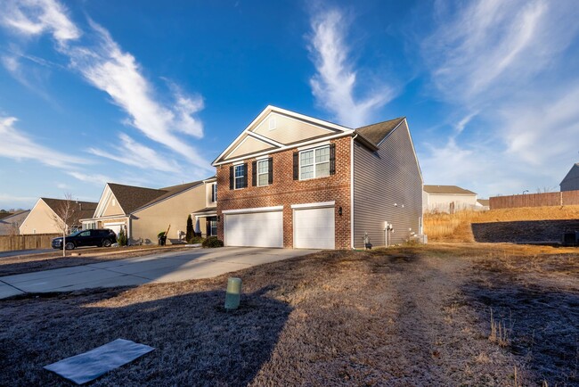 Building Photo - Spacious 5-Bed, 3.5-Bath Residence with 4,003 Sqft, Master on 1st Floor, Elegant Design, & Versat...