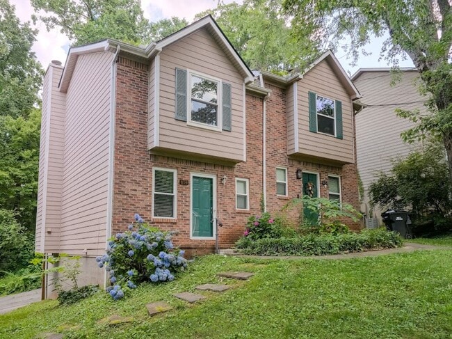 Building Photo - 650 Shadywood Ln