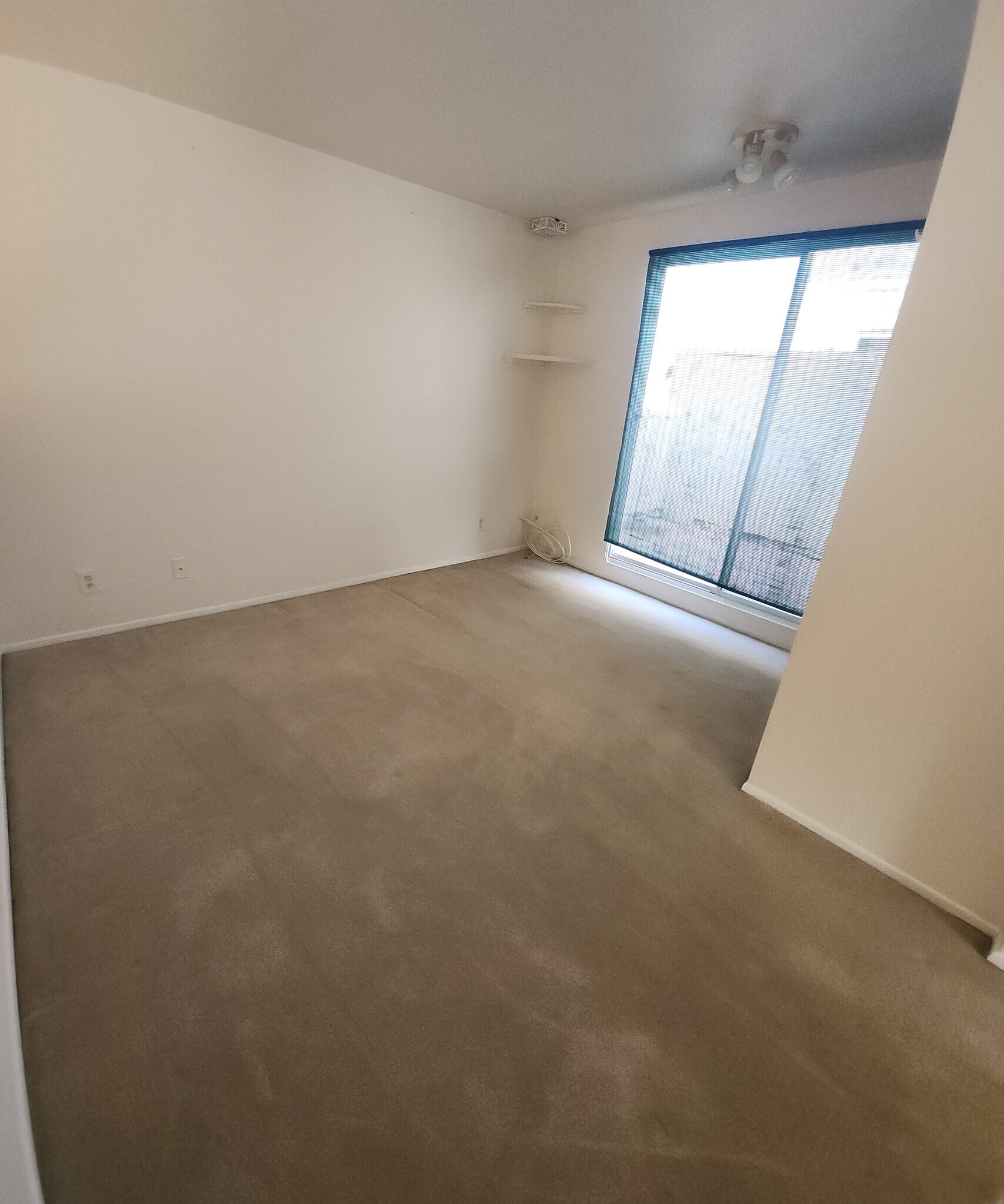 Building Photo - 5420 Sylmar Ave