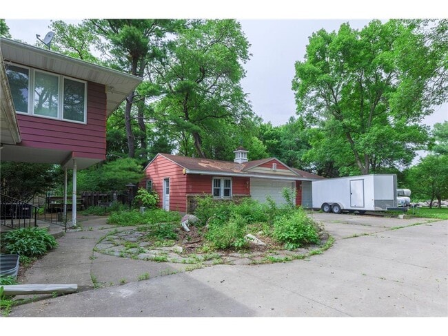 Building Photo - 11020 W River Rd