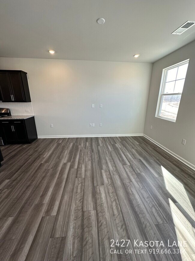 Building Photo - 2427 Kasota Ln