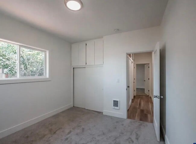 Building Photo - 3 Bedroom Home on Large Corner Lot!