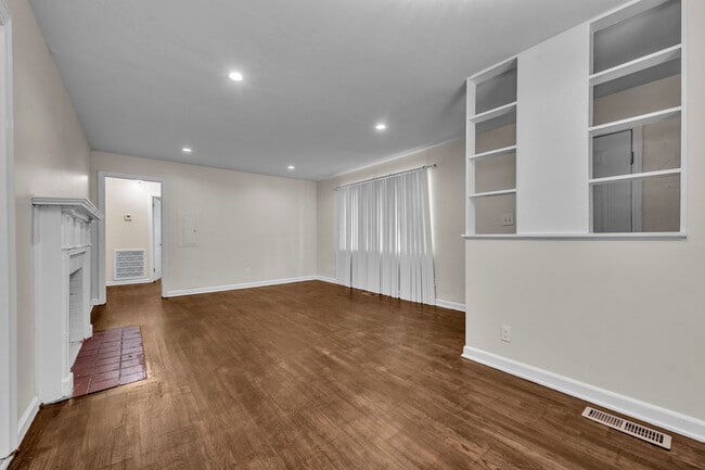 Building Photo - 1048 2nd St W