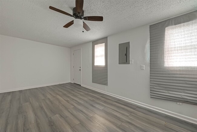 Building Photo - 2111 Rosemead Dr