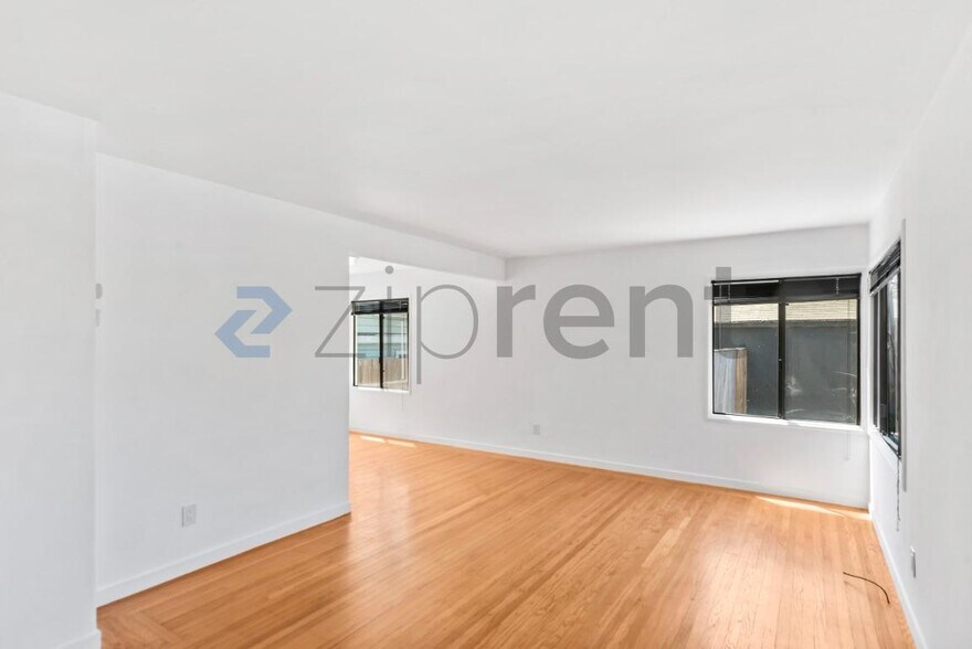 Building Photo - Unit 905