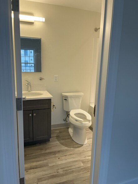 Building Photo - 96 Broad St