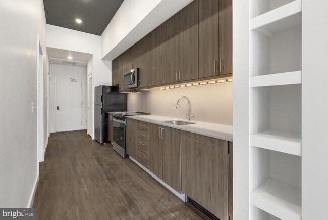 Building Photo - 525 N 41st St