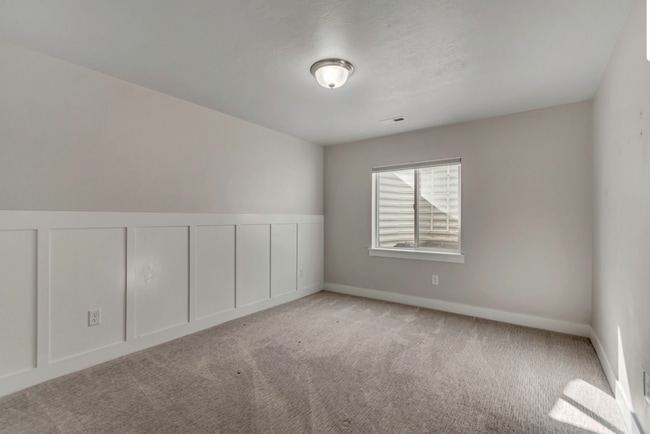 Building Photo - Spacious 6-Bedroom Home in the Heart of Vi...