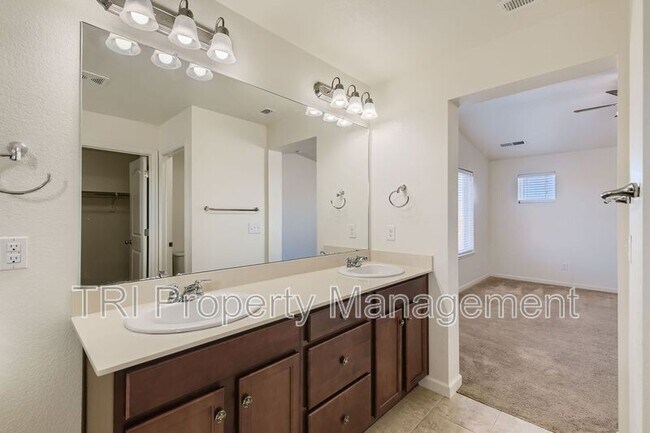 Building Photo - 645 W 171st Pl