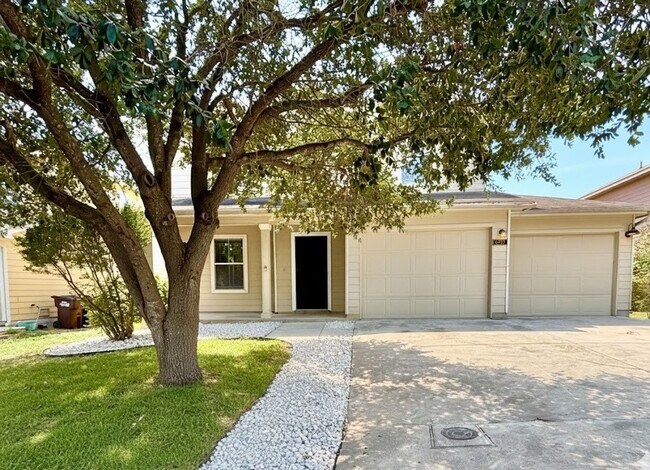 Primary Photo - Amazing 4 Bedroom Home!