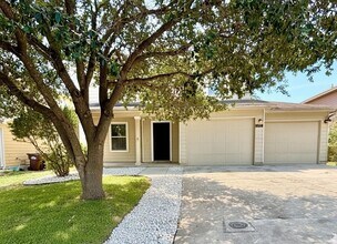 Building Photo - Amazing 4 Bedroom Home!