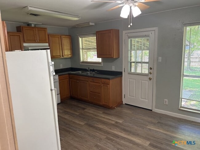 Building Photo - 303 Ridge St