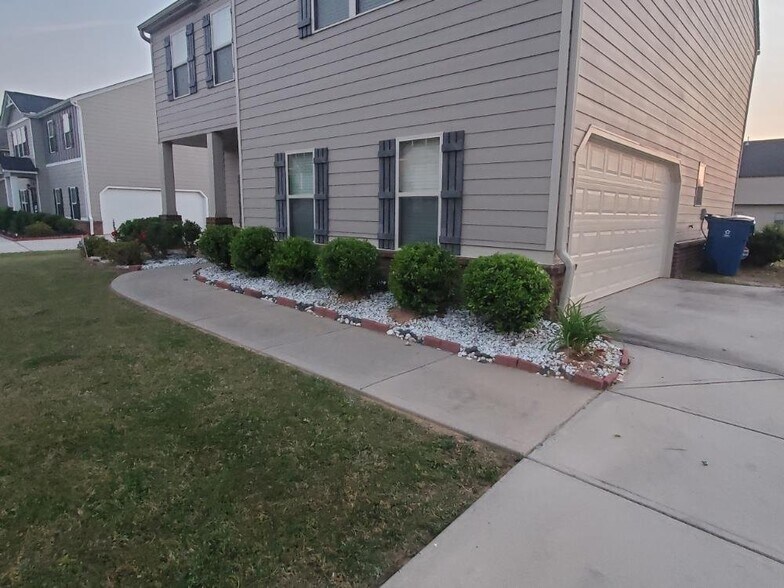 Building Photo - 245 Silver Willow Walk