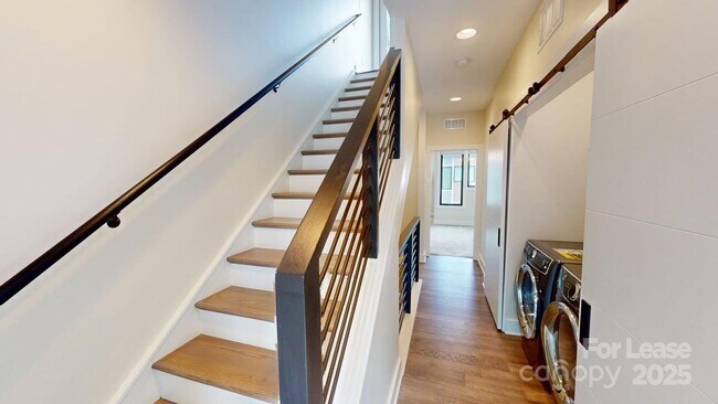 Building Photo - 1211 Minter Pl