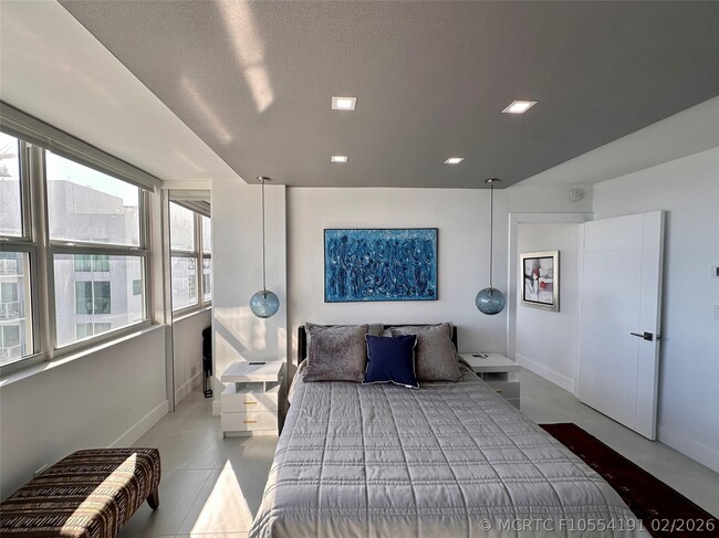 Building Photo - 209 N Fort Lauderdale Beach Blvd