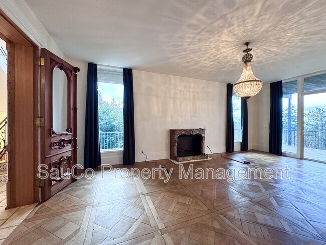 Building Photo - 1980 SW Terrace Dr