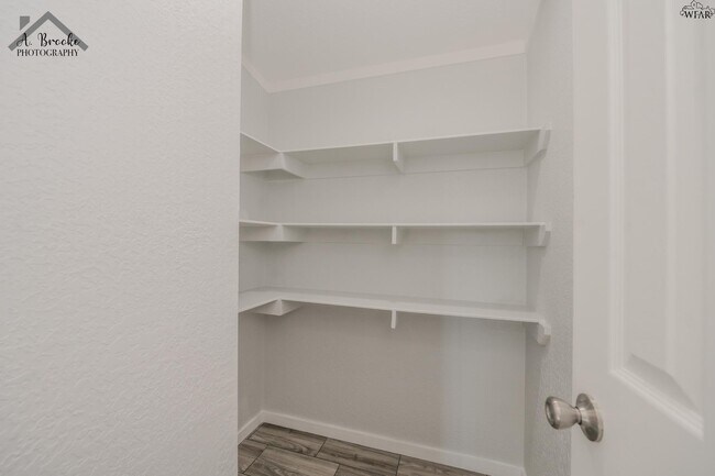 Building Photo - 106 S Pacific Ave